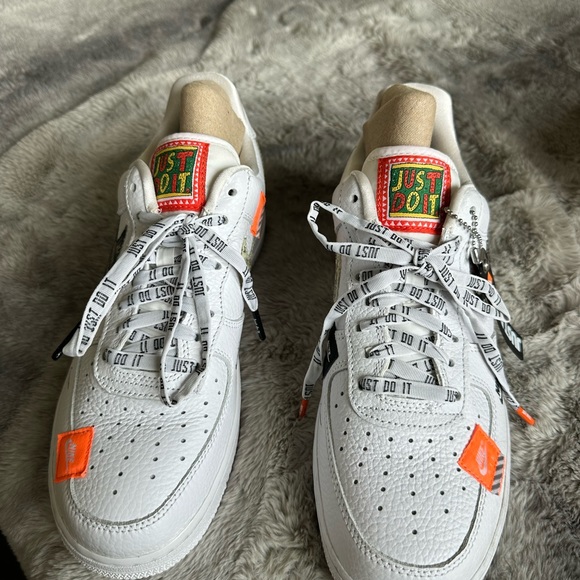 Limited Edition Nike Tennis shoes white with patches. Brand New. - Picture 2 of 13